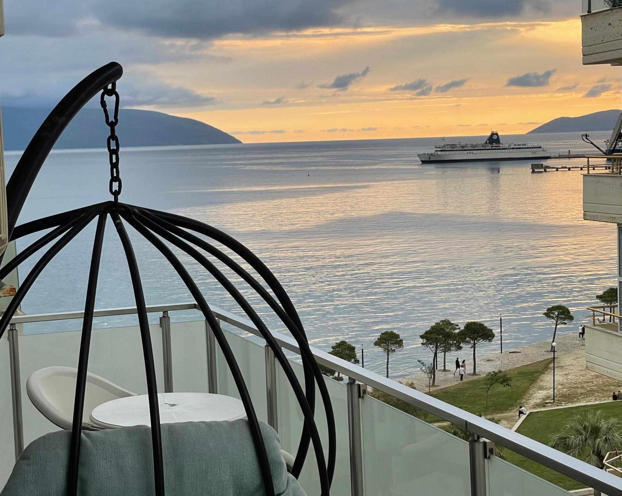 Appartamento Luxury Seaview Vlora Flat Free Parking Esterno foto